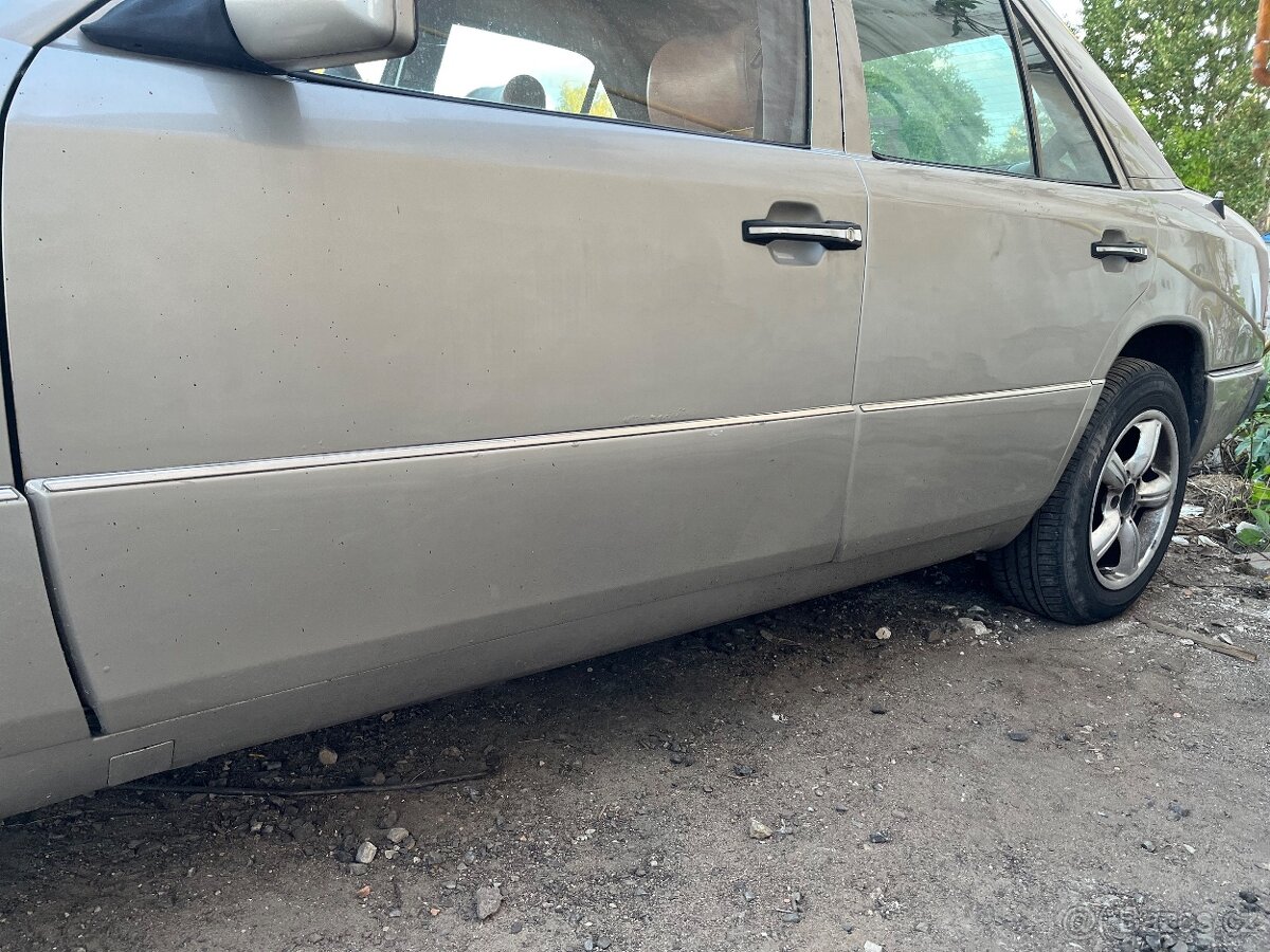 Boční plasty Mercedes w124