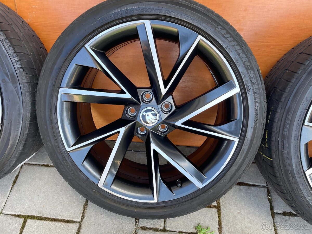 VEGA schwarz orig.skoda Superb3V 5x112 8j x19 ET 45 VW