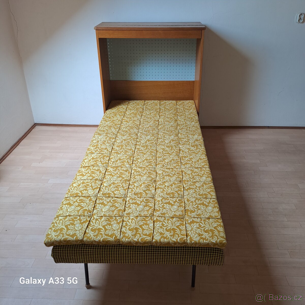 skládací postel za 500