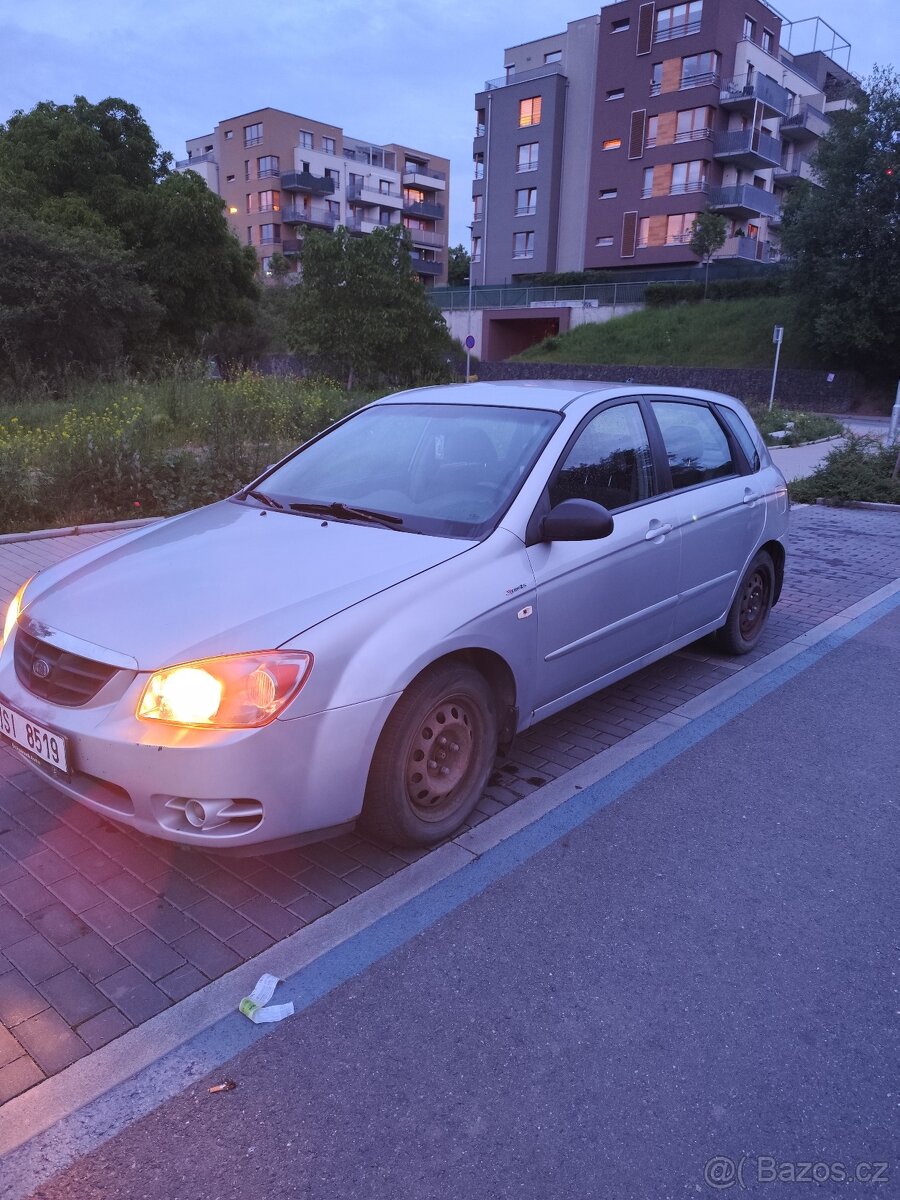 Kia Cerato 1.5CRDI 16V 75Kw Nová STK
