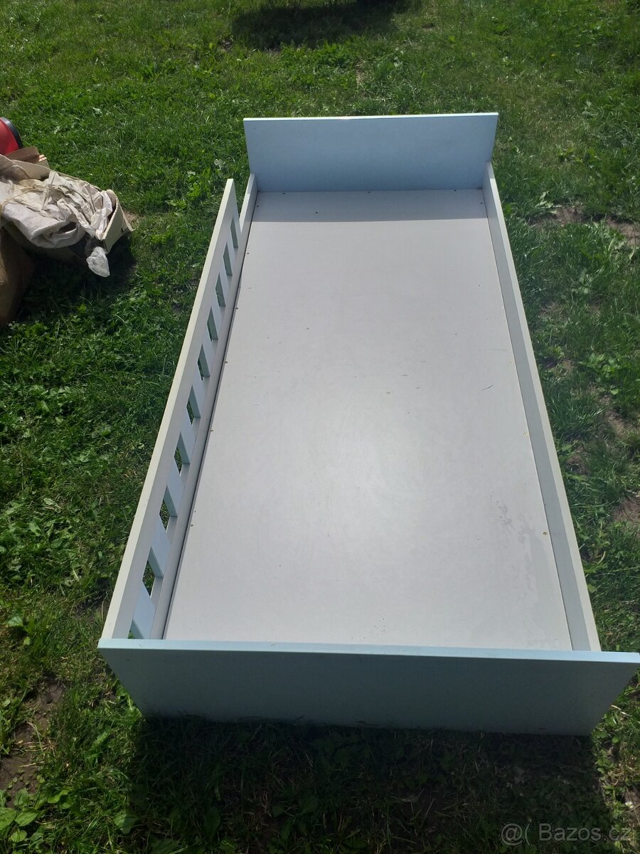 Daruji vrchní postel z patrové postele