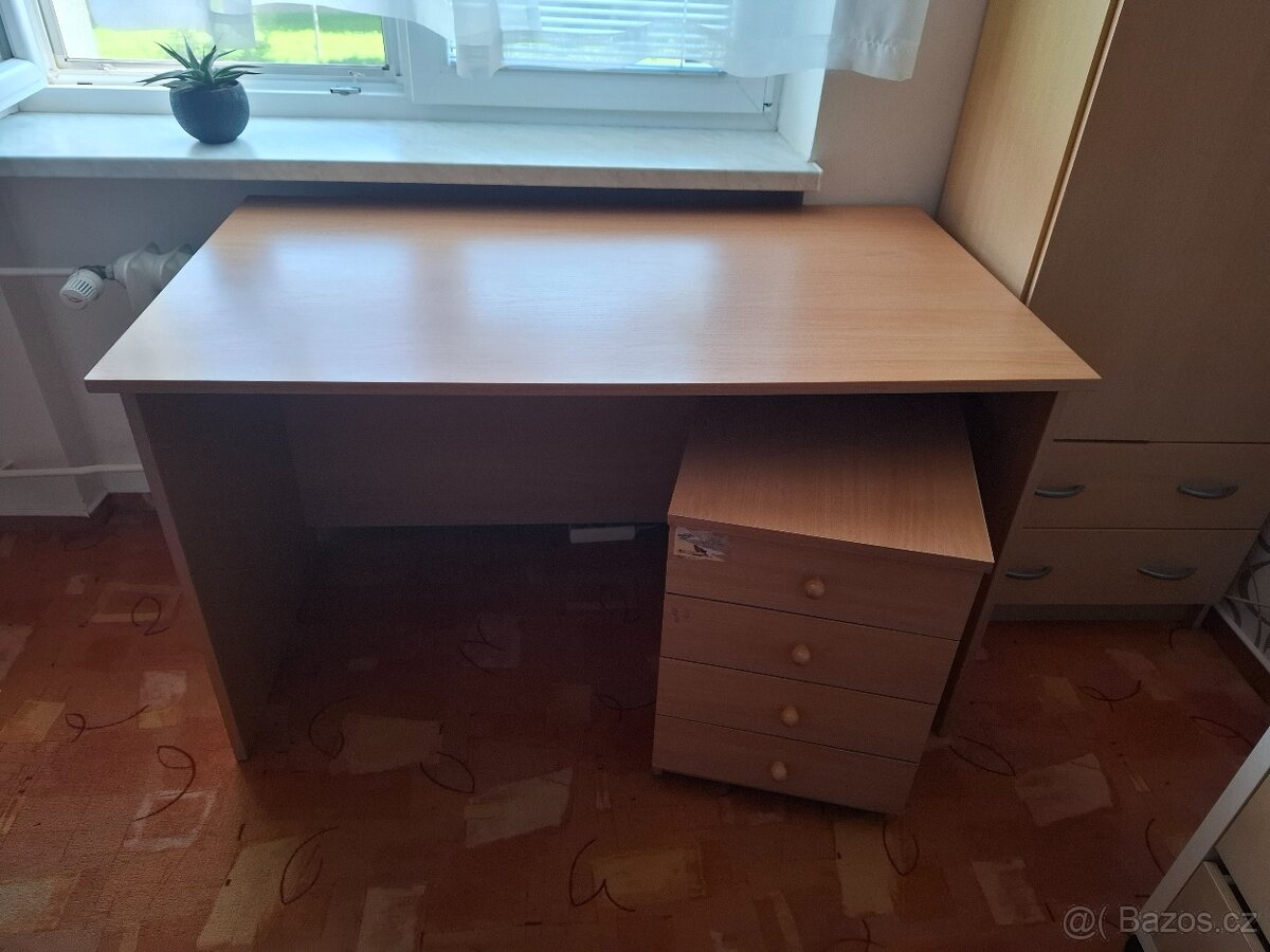 Pracovní stůl