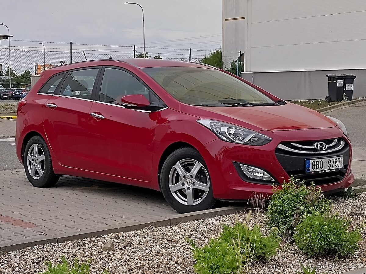 Hyundai i30 Combi 1,6 GDI 99kw STYLE, automat, r.v 2013