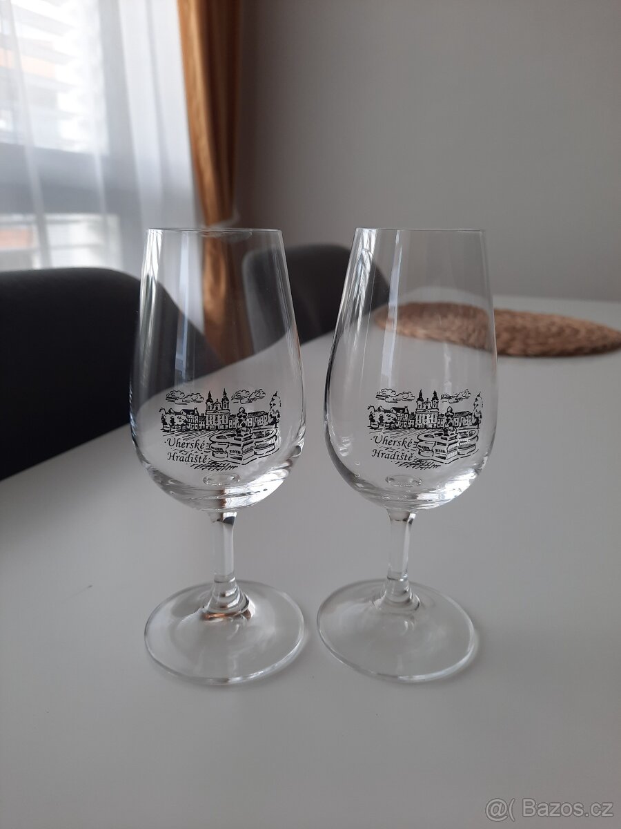 2 skleničky na víno - Uherské Hradiště