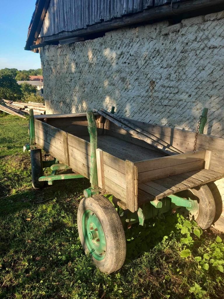 vozík s postrojem