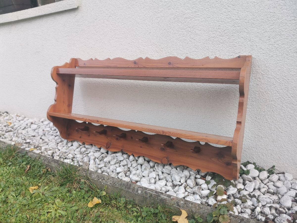 Police selský nábytek