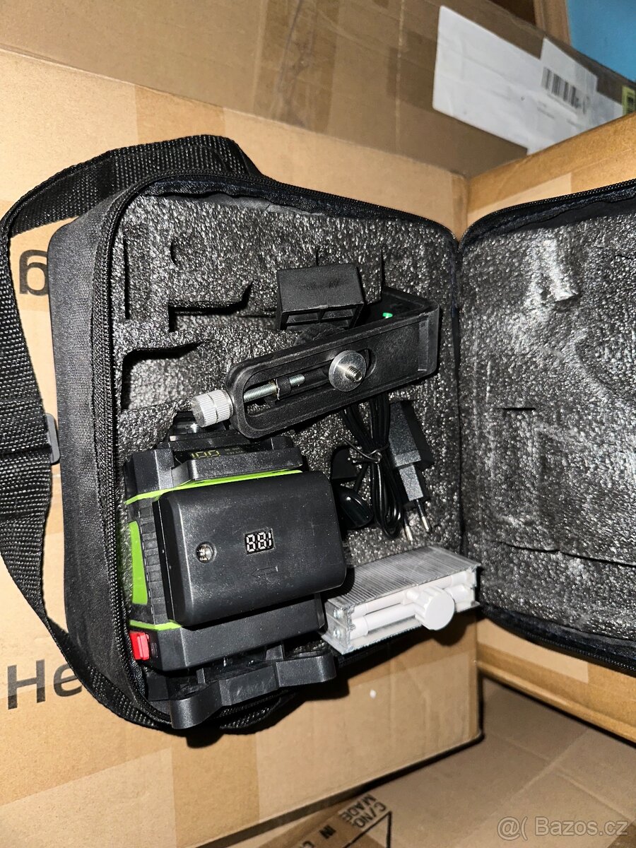 Nový Profesionální 4D laserový měřák MAX LIGHT 16 linií