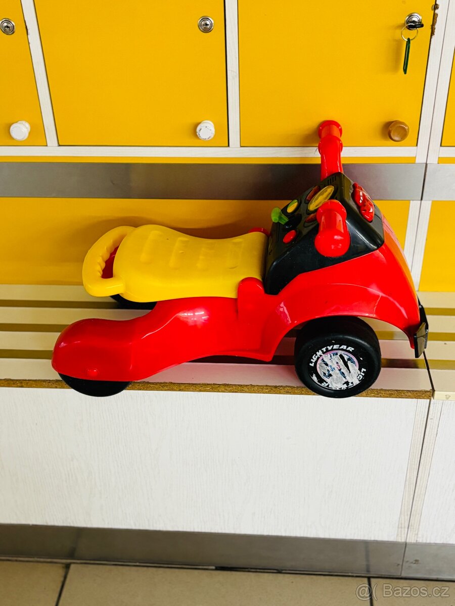 zvukové odrážedlo/chodítko Kiddieland Cars