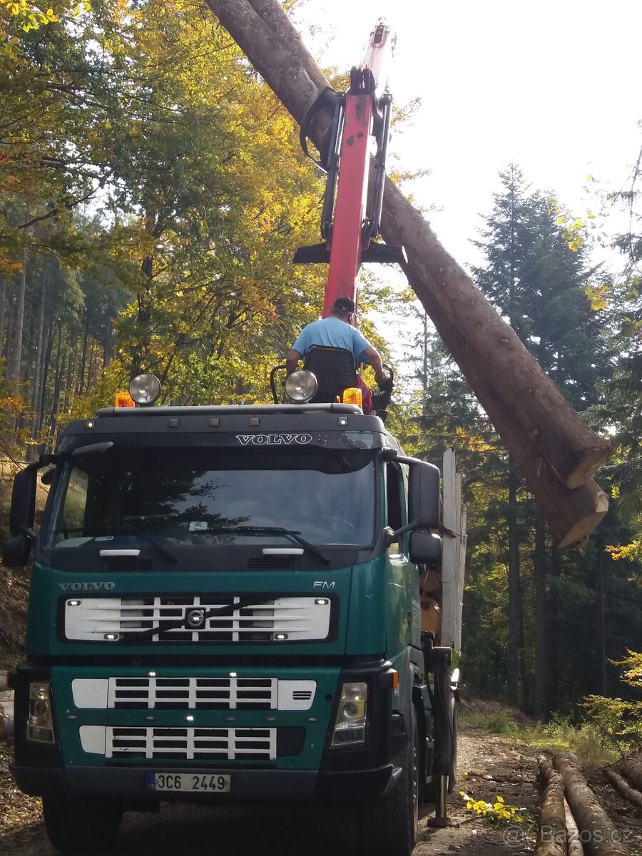 Lesovůz Volvo FM13 s hydraulickou rukou + návěs Lemex