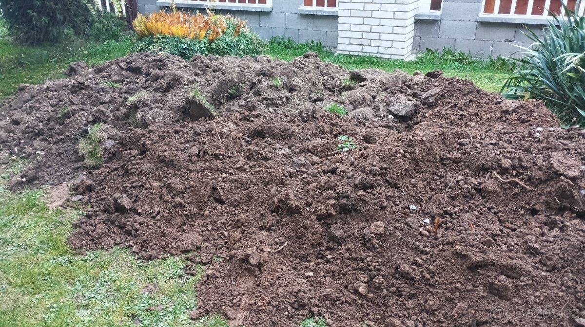 Moc pěkná hlína ornice za odvoz