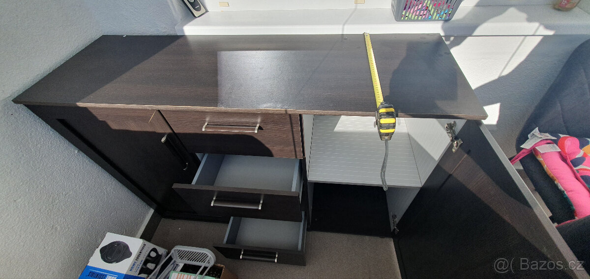 komoda noční stolek