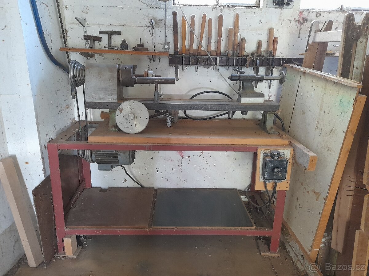 Stolní soustruh na dřevo