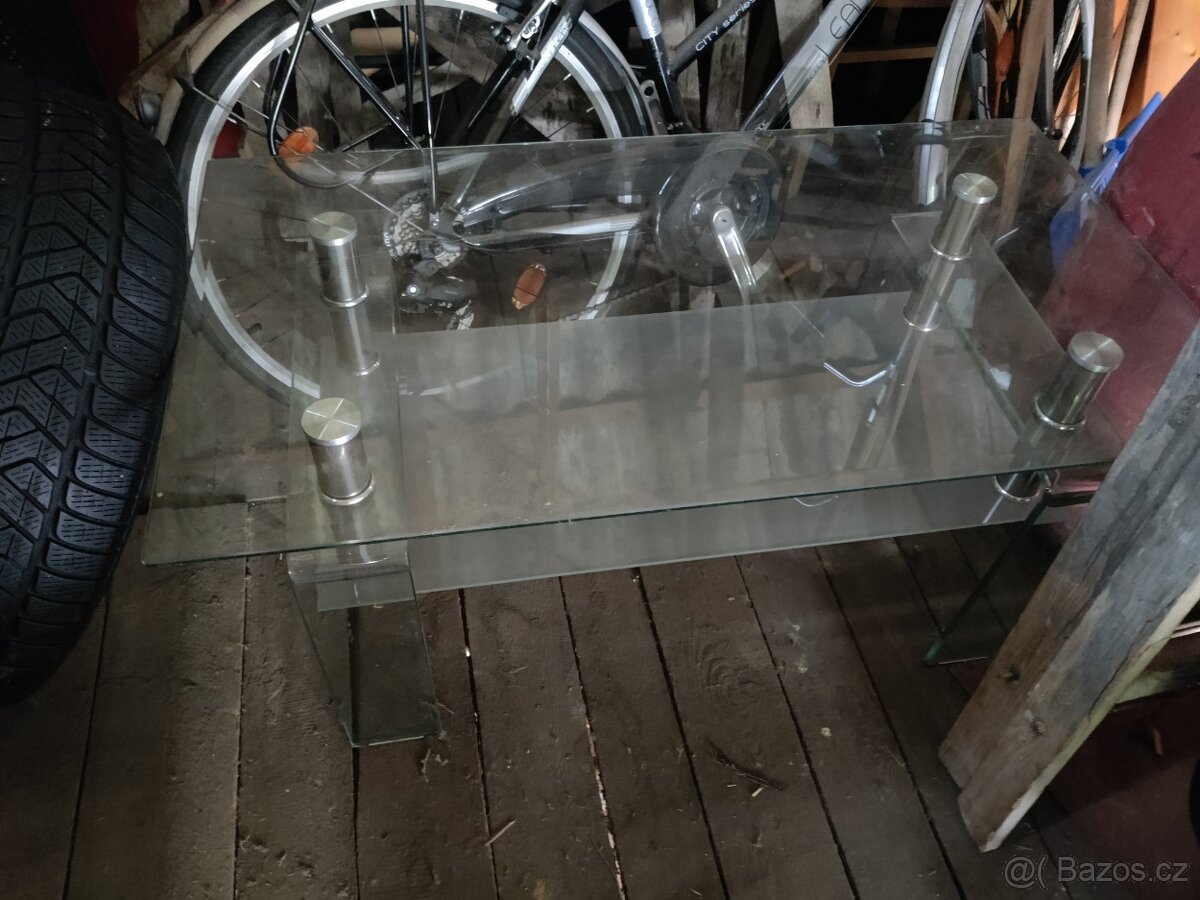 Konferenční stolek ze silného skla