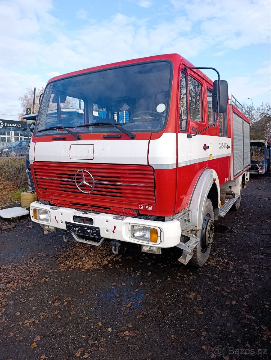 Mercedes hasičský vůz