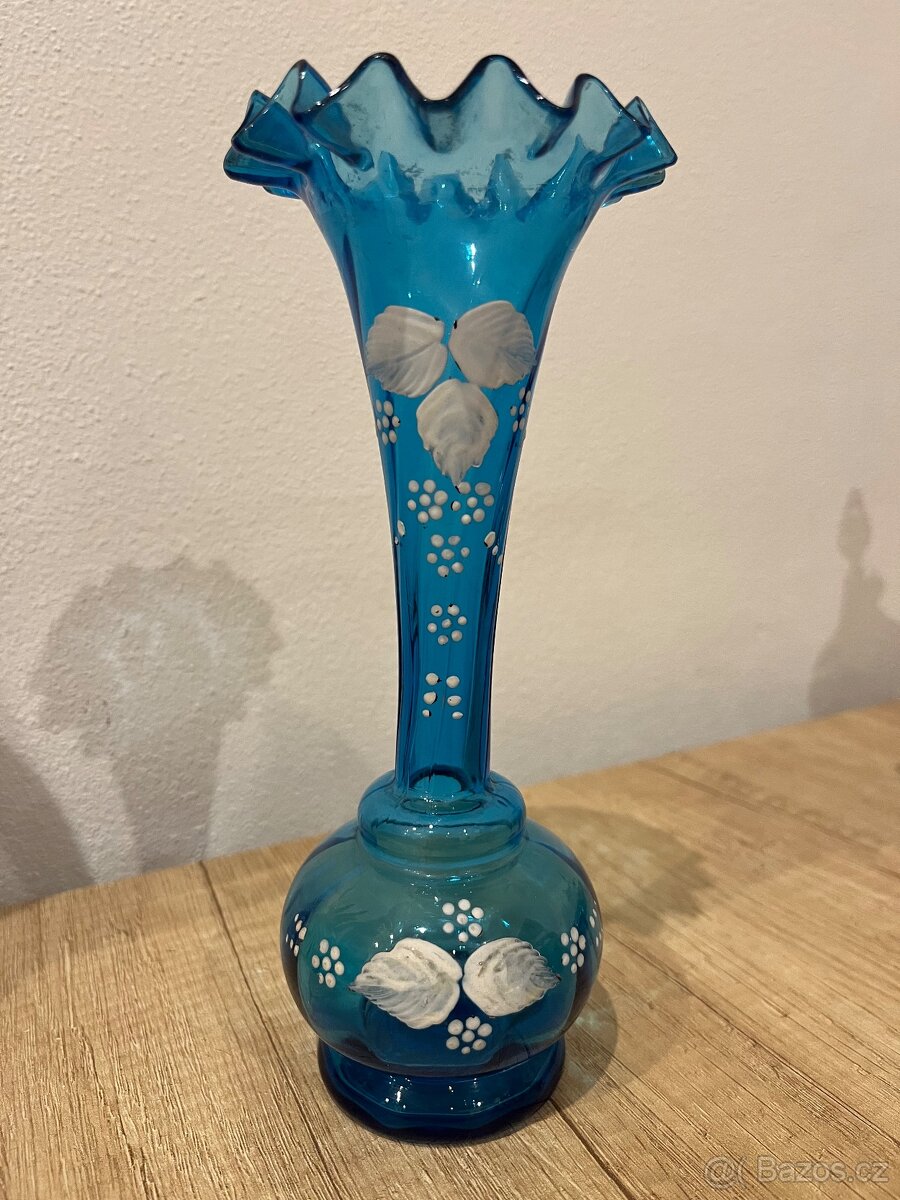 Stará modrá malovaná váza
