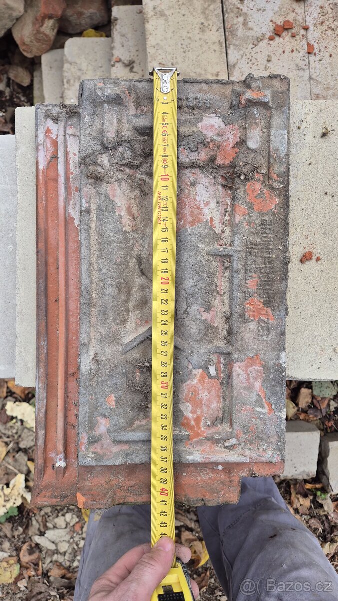 Střešní tašky (křidlice)