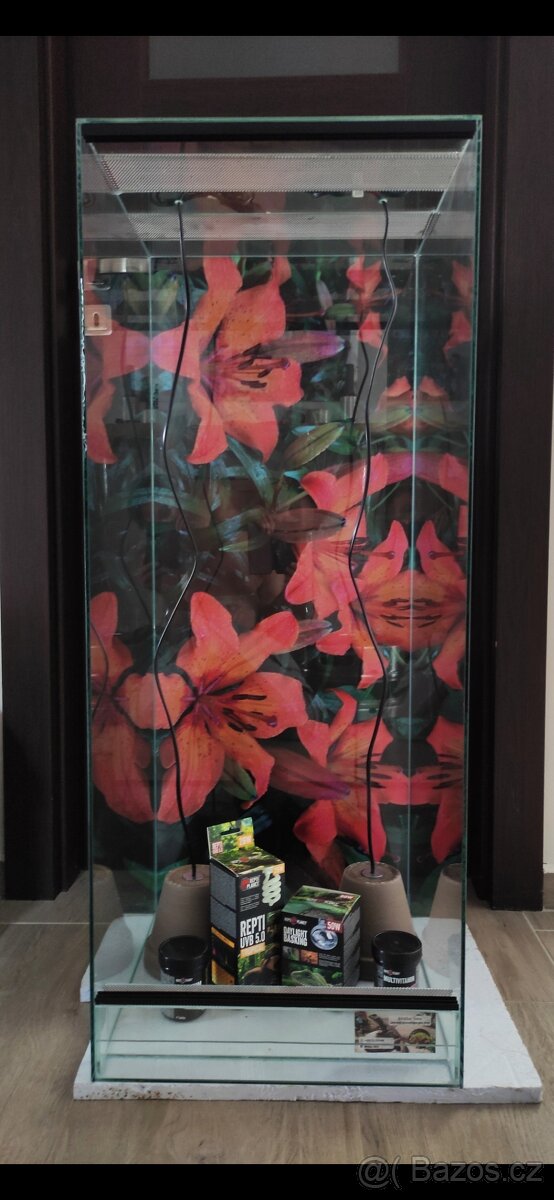 Kompletní terárium nové pro chameleona,40x40x100 , krmení ,