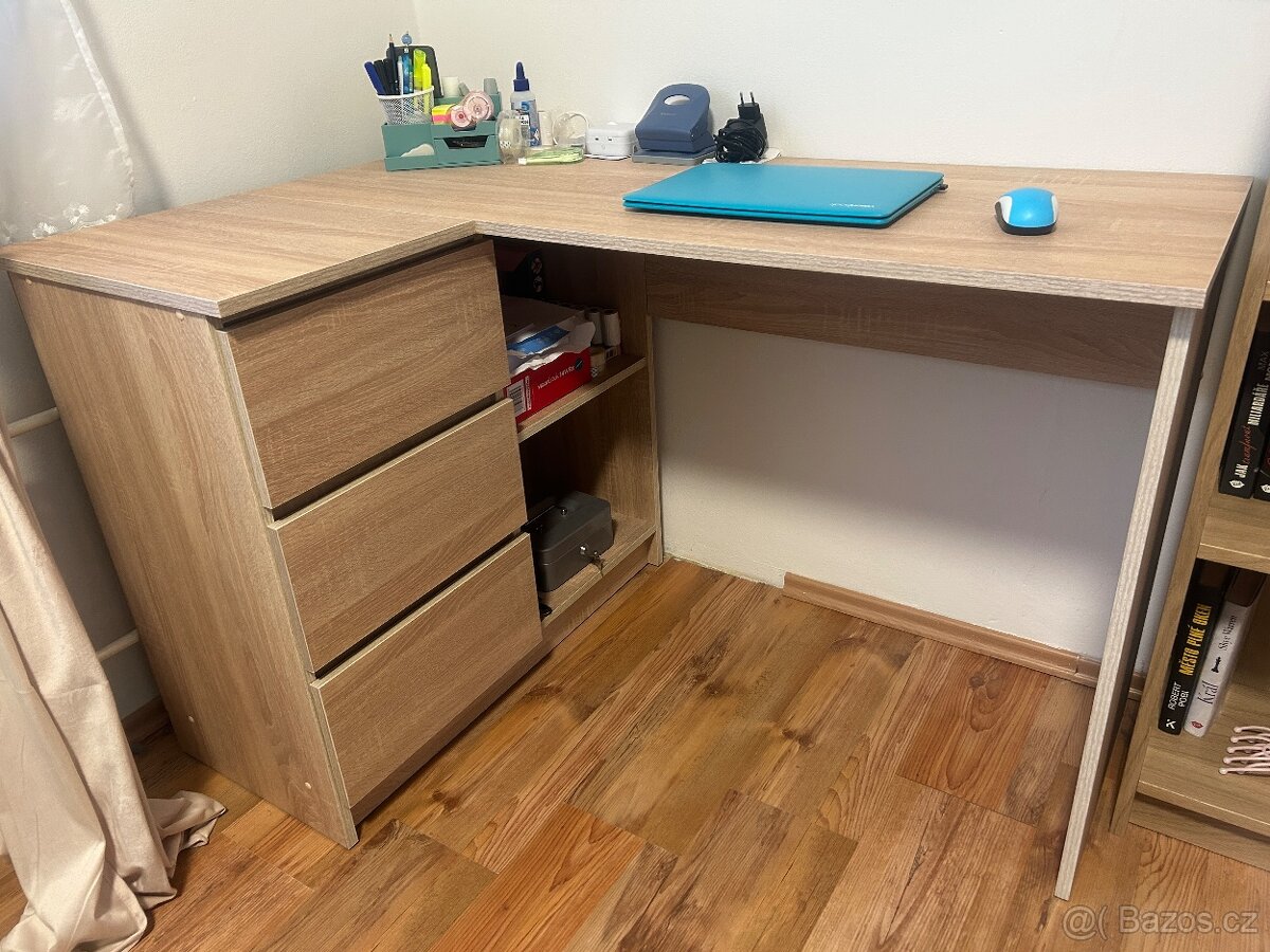 Rohový psací stůl