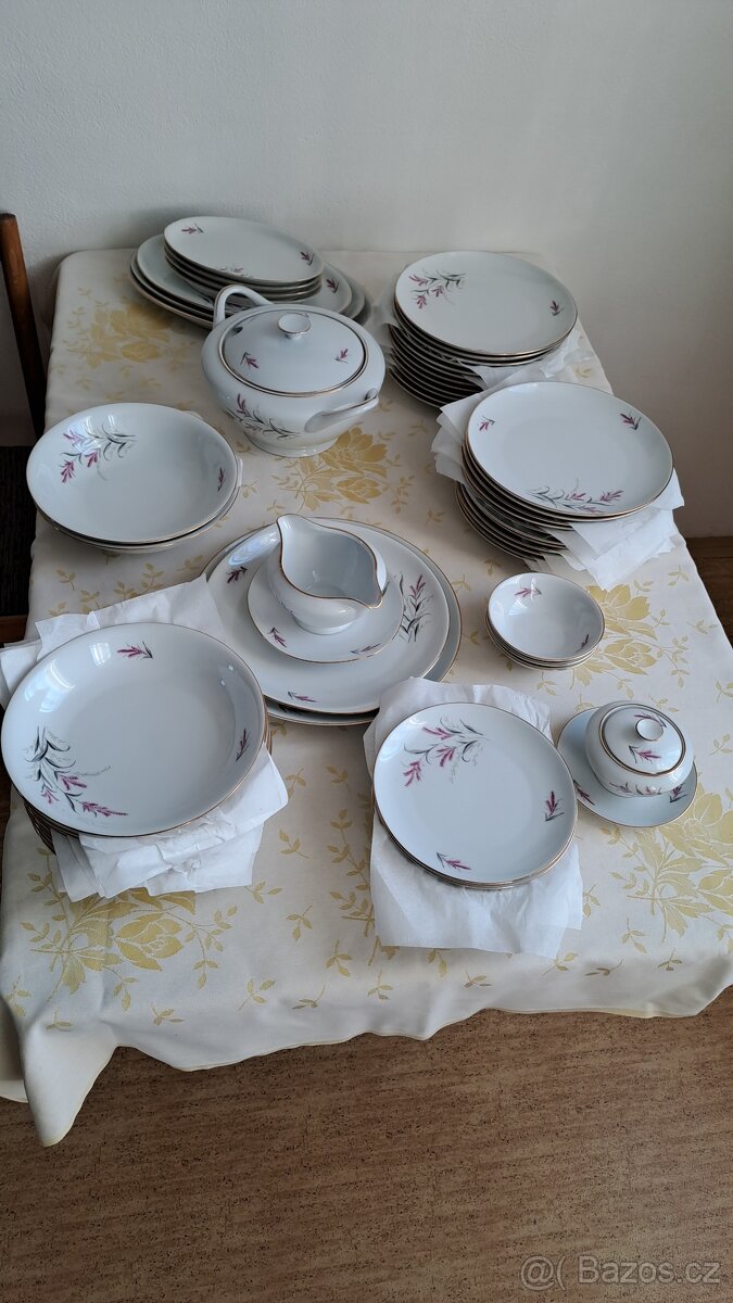 velká stará jídelní porcelánová souprava neúplná