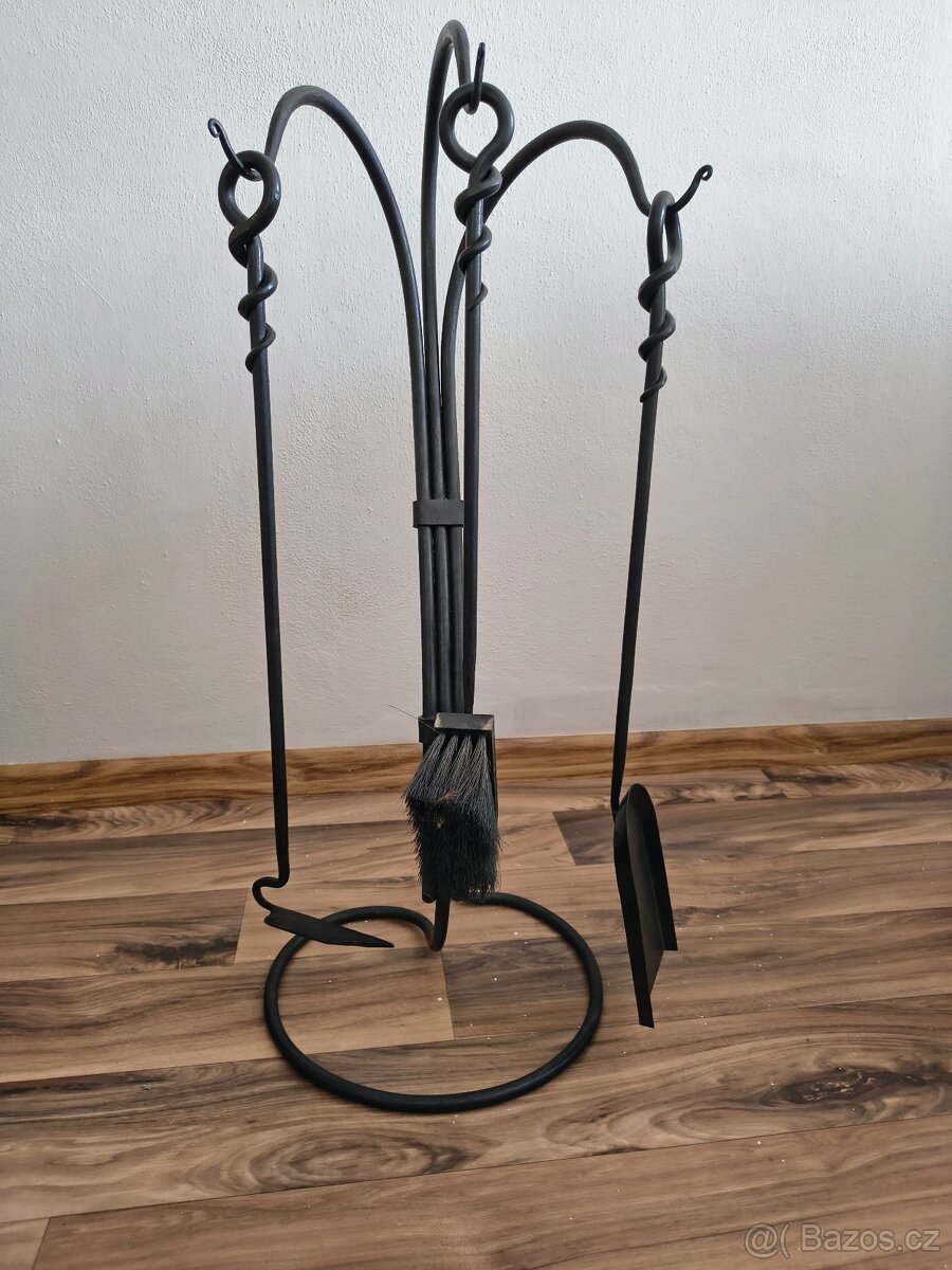 Nářadí ke krbu