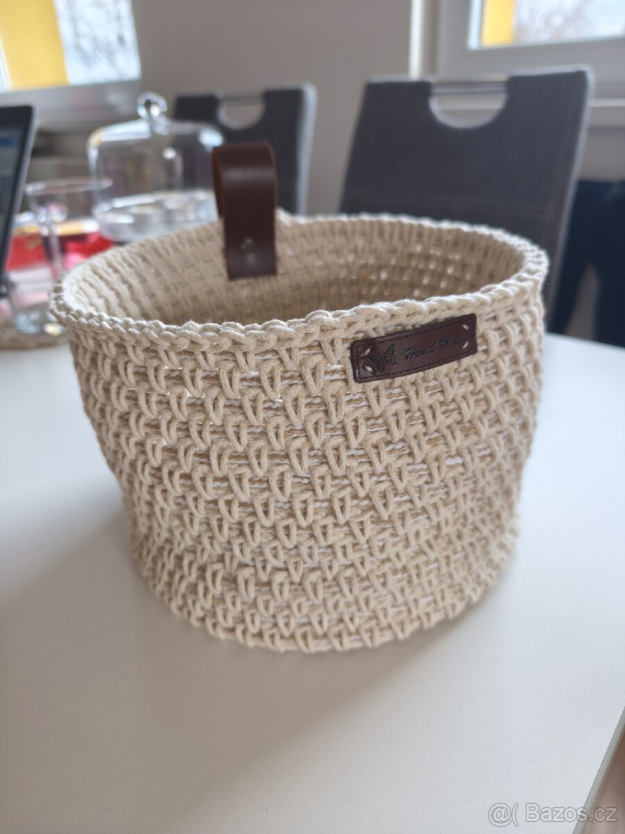 Háčkovaný košík
