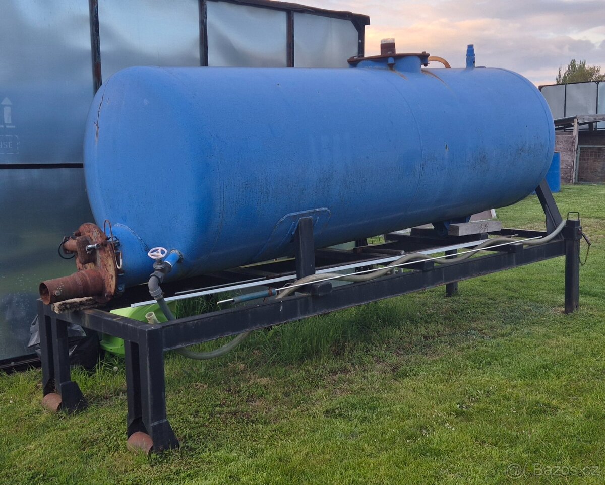 Cisterna 3000 l – kontejnerový systém