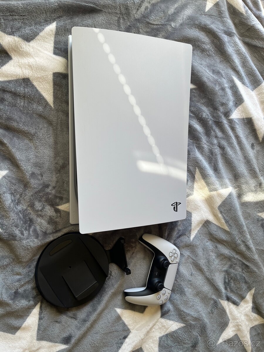 Herní konzole Playstation 5 + ovladač, 825 gb s mechanikou