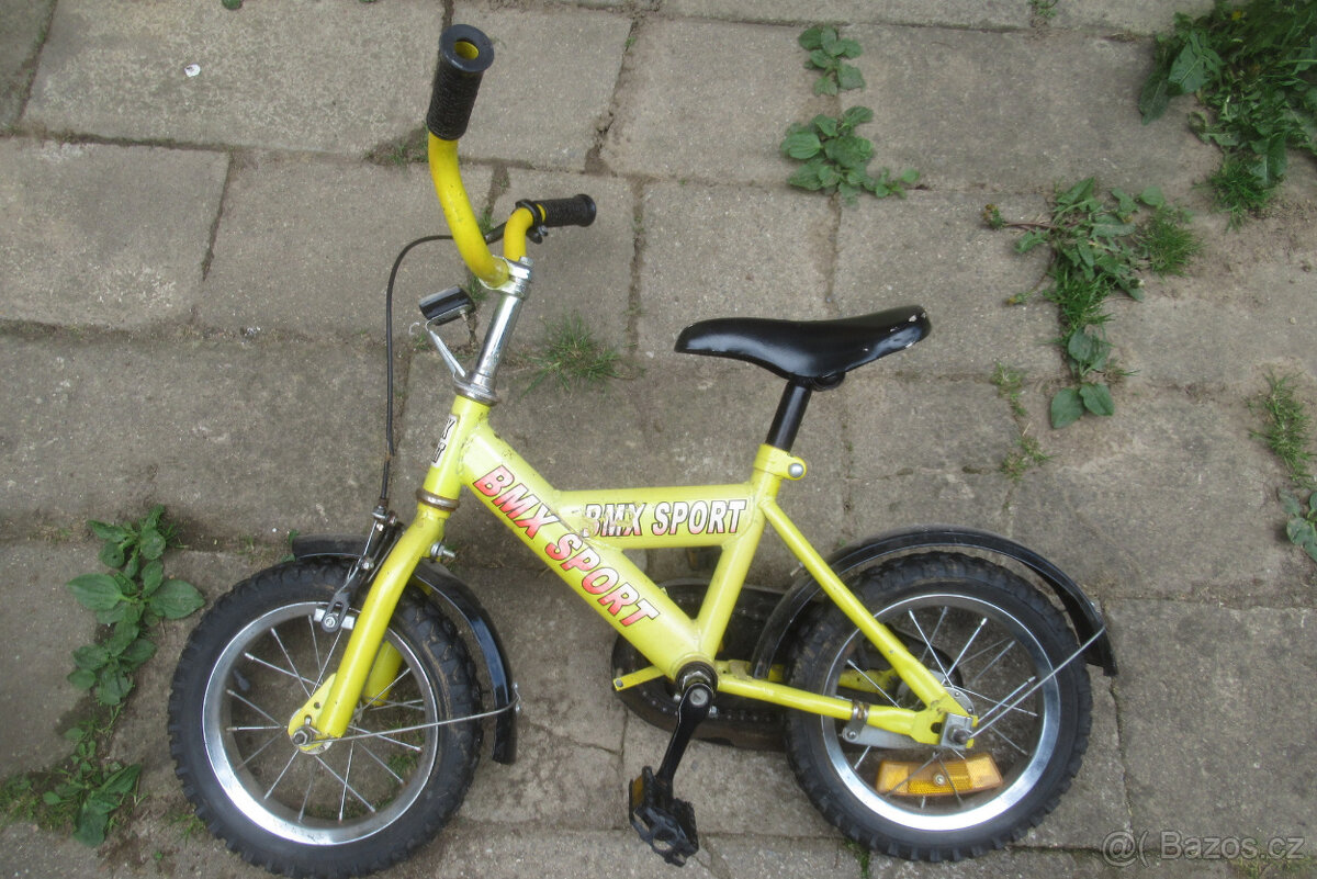 Dětské kolo postýlka děti, židle, reklama áčko