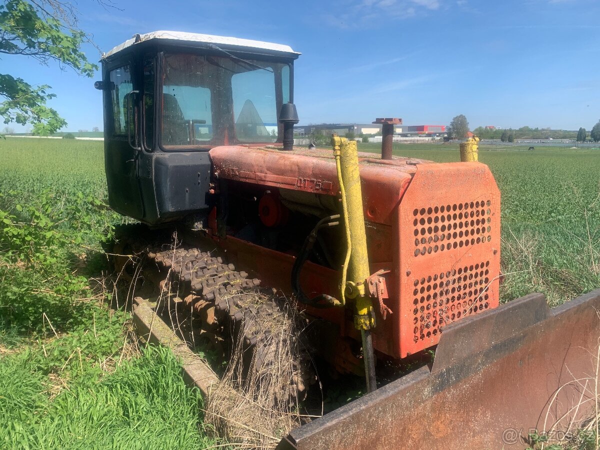 Dozer, pásový traktor DT75