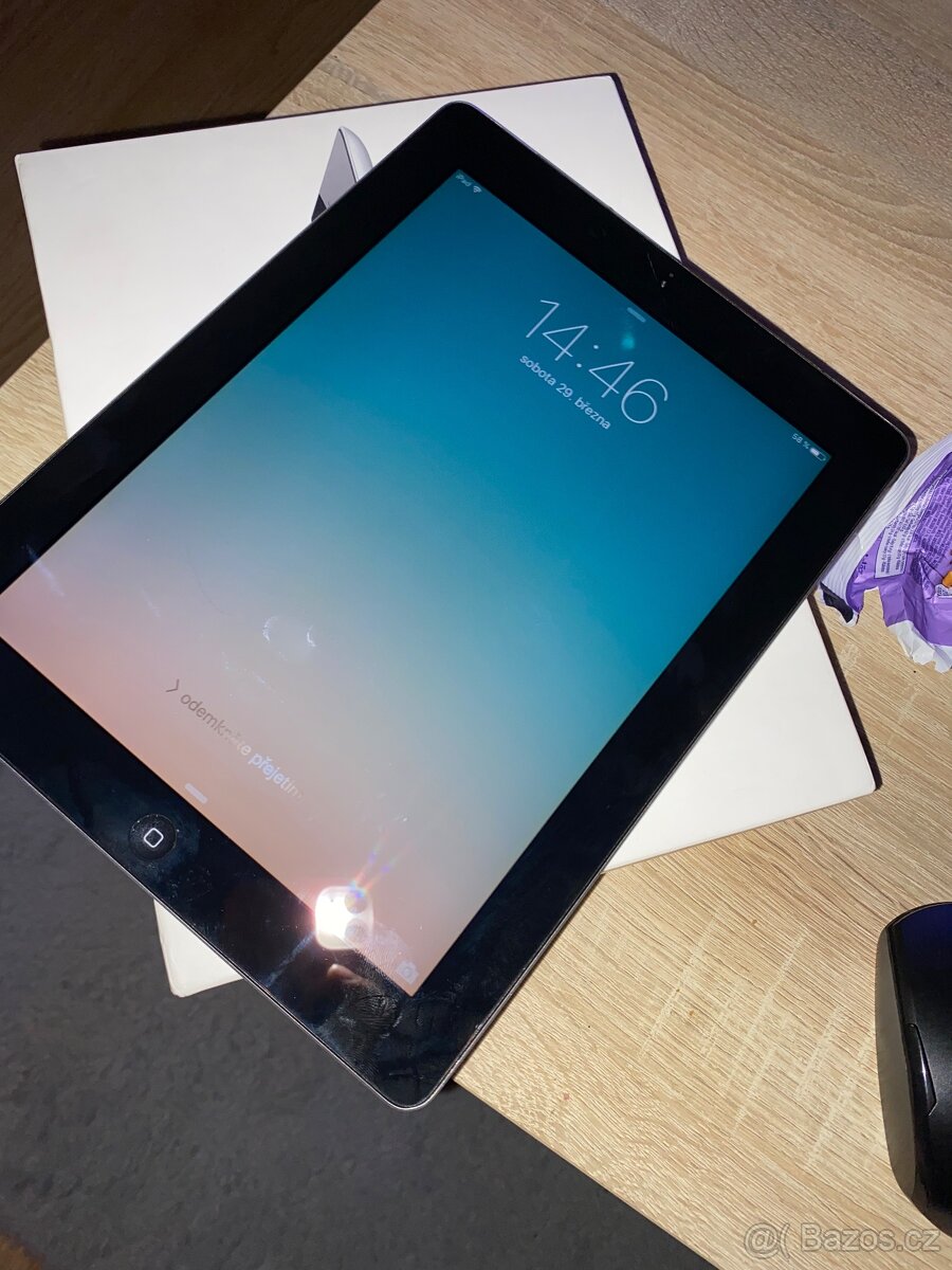 Tablet Apple iPad (9th Gen) 10,2" 3 GB / 64 GB šedý