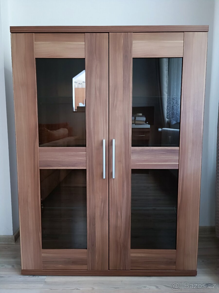 Volně stojící nábytek do obývacího pokoje