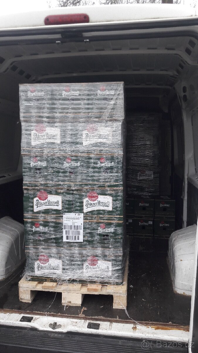 Pilsner Urquell 0.33 litru hnědé láhve.