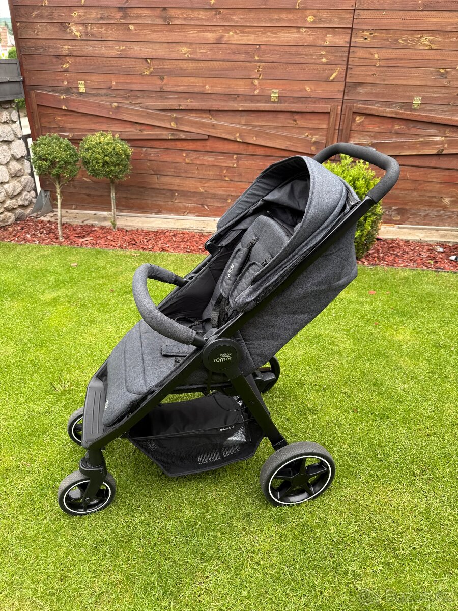 Kočárek Britax