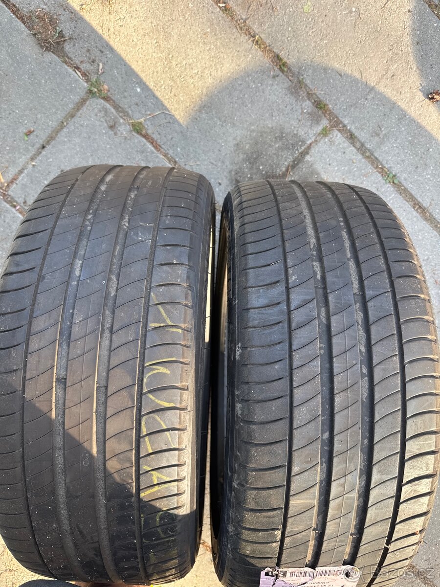 Dvě letní pneu Michelin 245/45/19