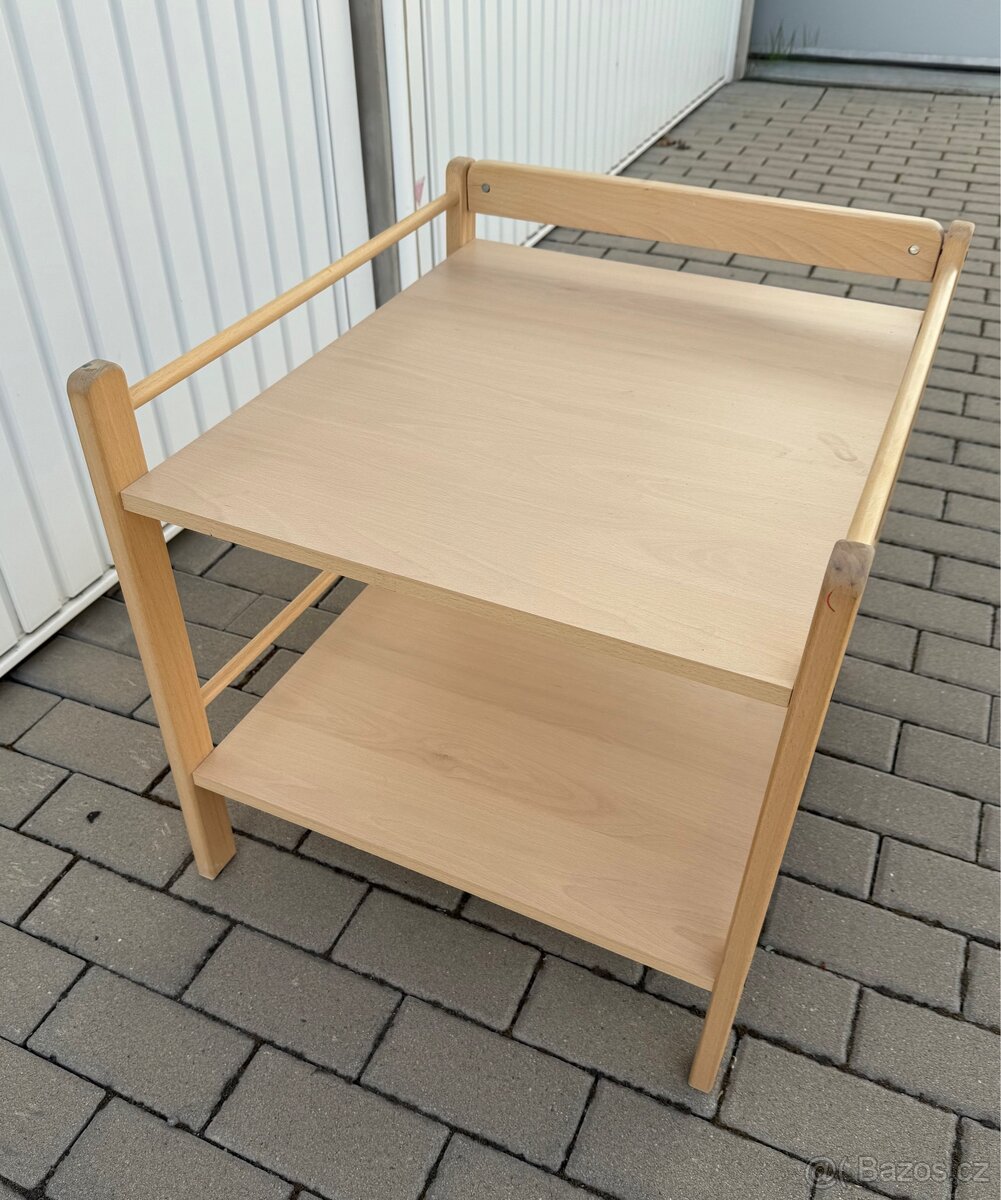 Přebalovací dřevěný pult - snížený