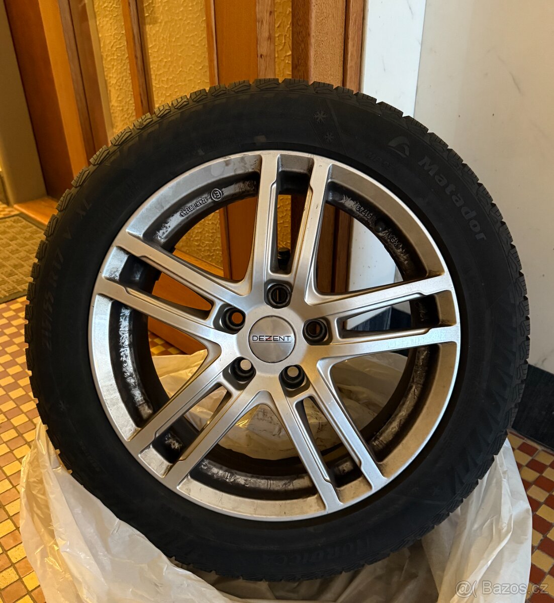 Prodám sadu 4 zimních pneumatik Matador 215/55 R17 XL vč ALU