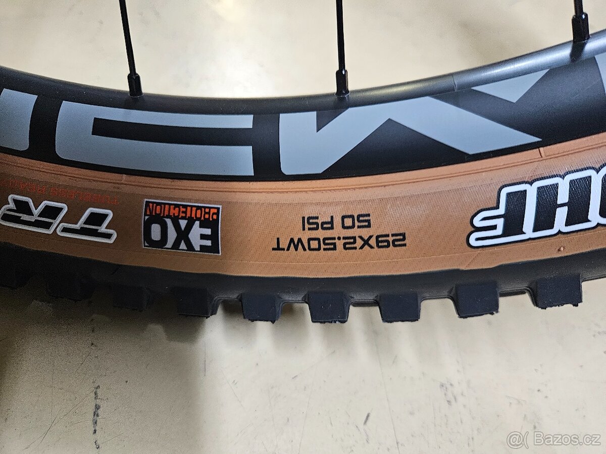 Maxxis sirka 29 x 2,5 a 2,4 WT Minion DHR II EXO TR