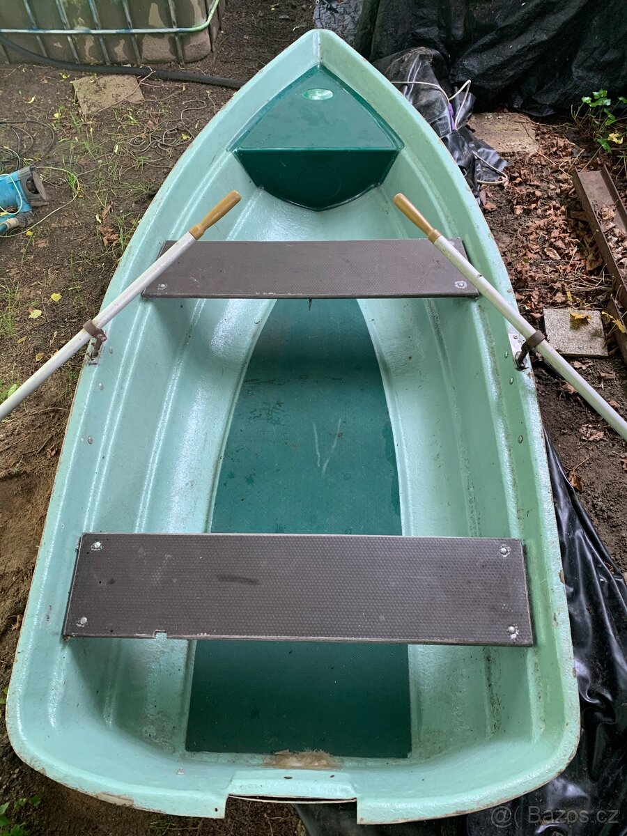 Laminátová rybářská loď. Délka 290cm šířka 127cm