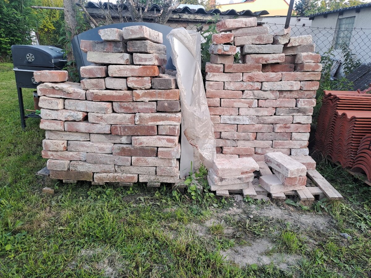 Cihly celé očištěné 300 ks 2Kč za kus