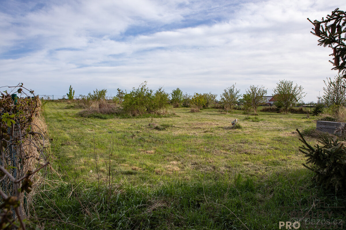Prodej stavebního pozemku 1766 m²