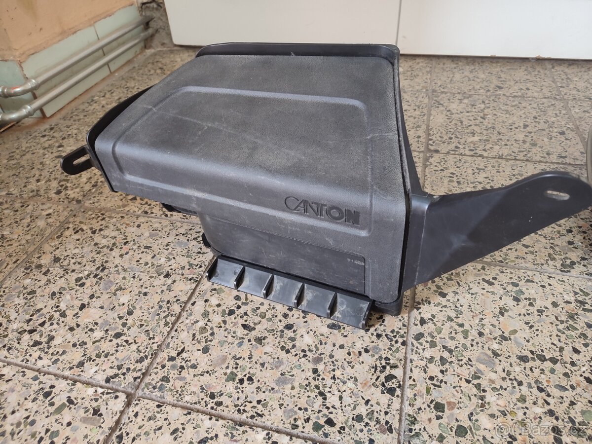 Subwoofer Škoda Octavia 3