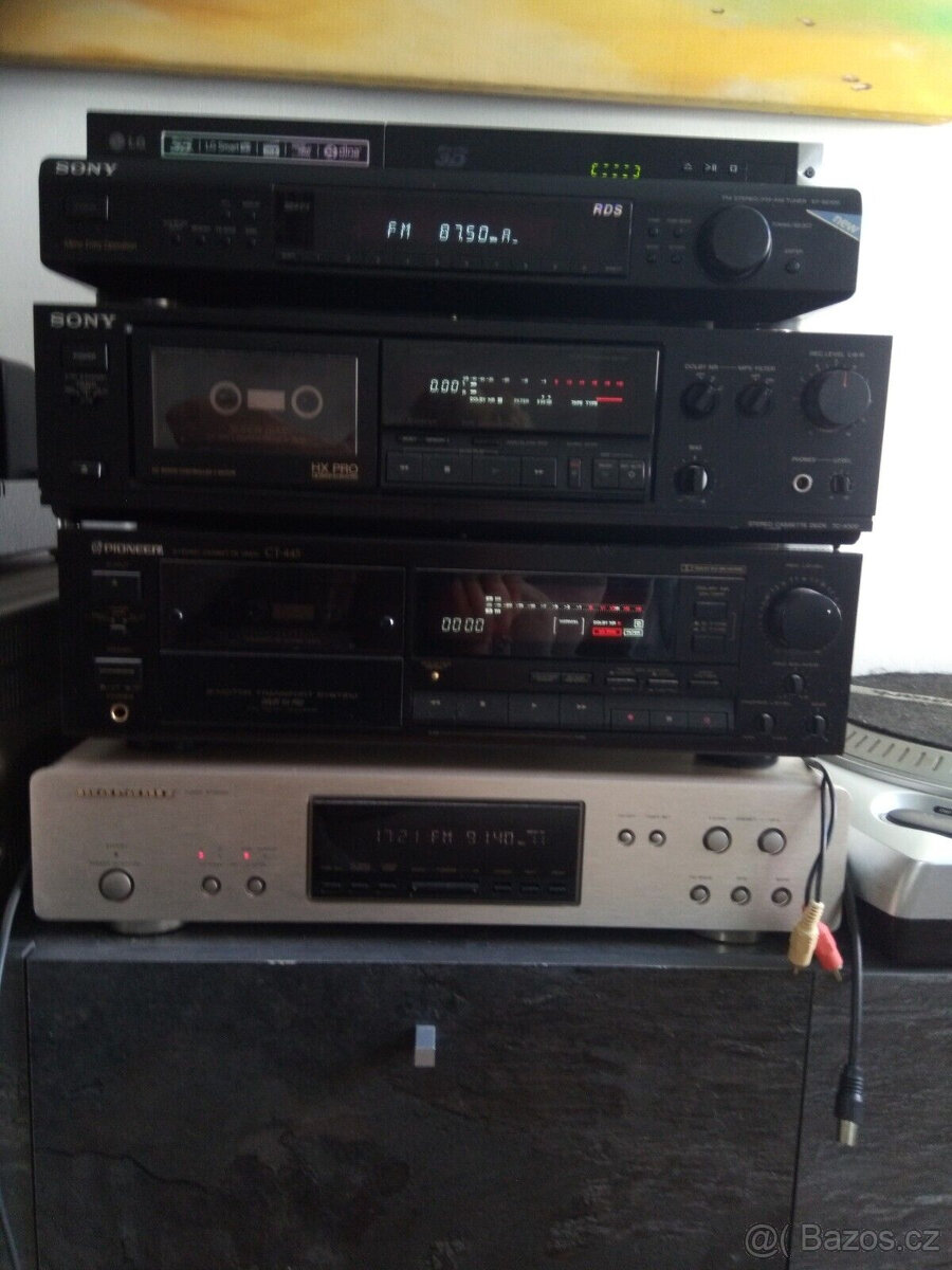 hudební systém s gramofonem