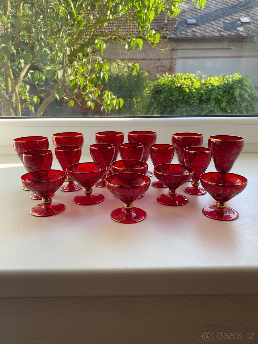 Vintage sada rubínových skleniček - 18 ks