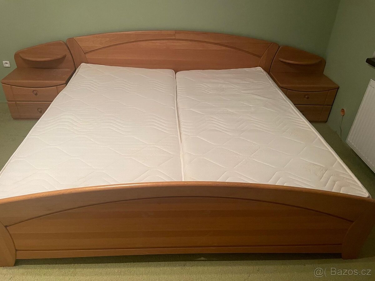 Prodam manzelskou postel 200x200 cm, masiv, dub.