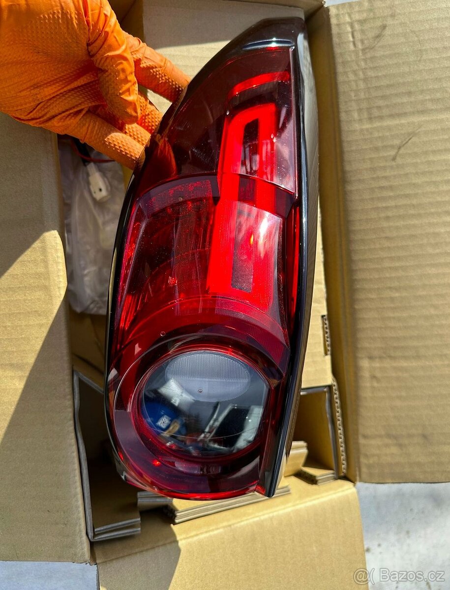 Mazda CX5 2. gen., levý zadní světlomet ORIGINÁL