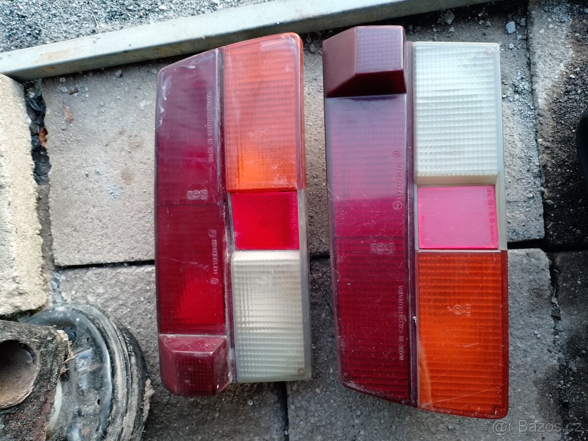 Škoda 105L 120L zadní světla M