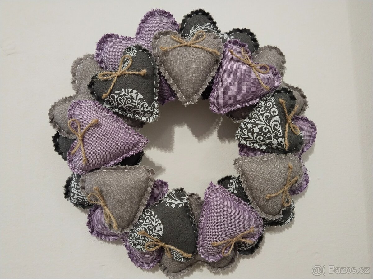 Prodám věneček ze srdíček