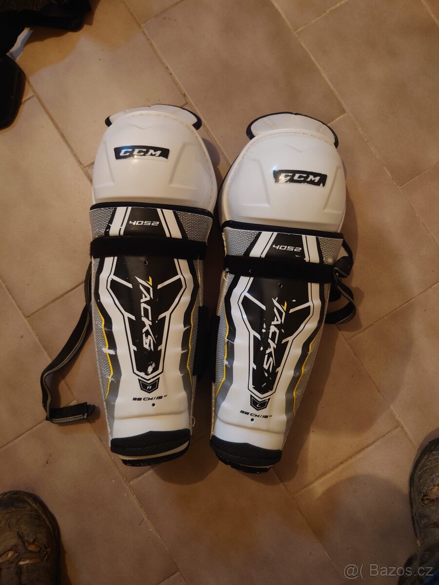 Hokejové chrániče holeně