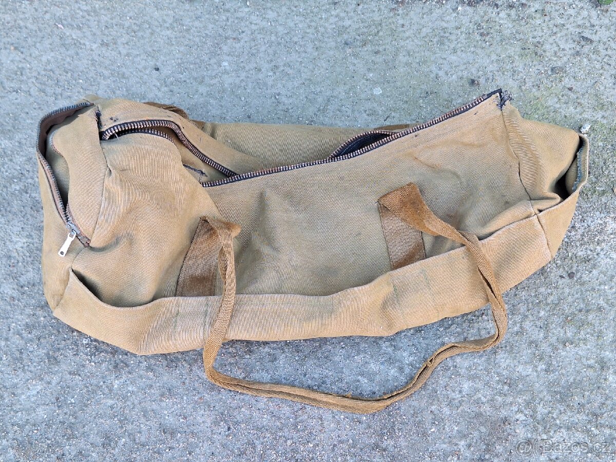 Stará vojenská taška