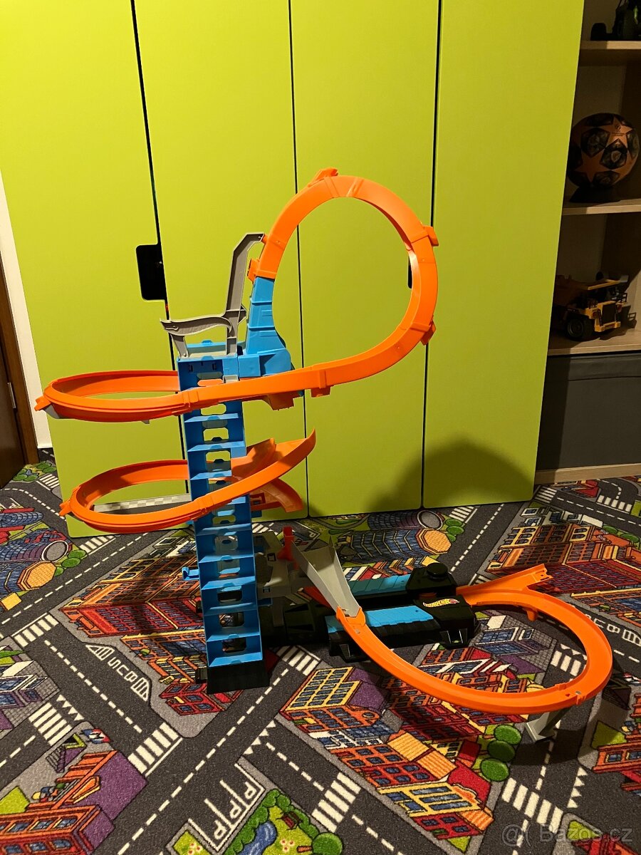 Hot Wheels - Padající věž